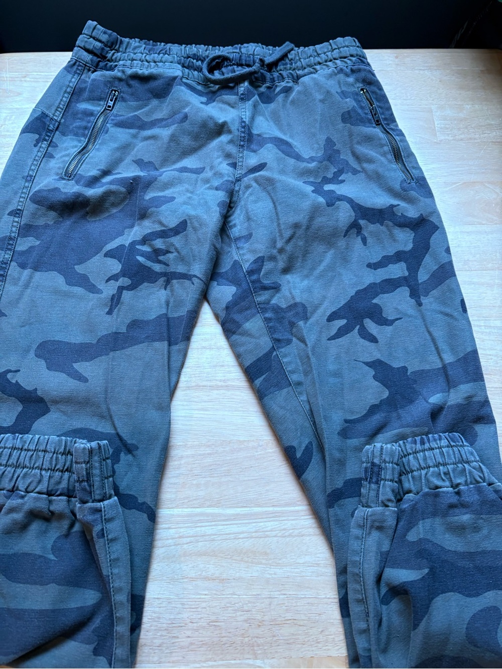 TNA Women's Camo Ankle Jogger Pants - Olive & Black